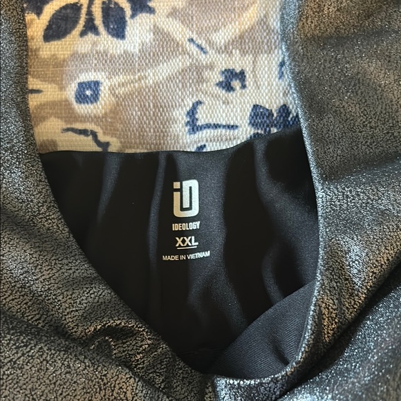 Ideology Silver Sleeveless Crop Tank Top - Picture 2 of 5